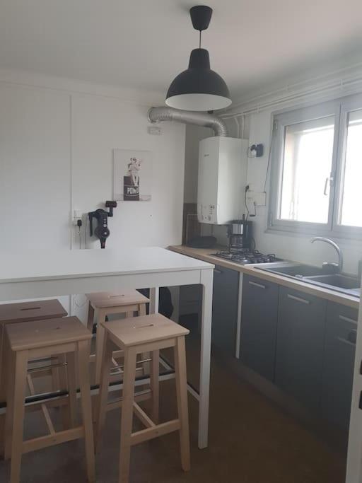 Apartment Calme 3 Avec Lit Double Wifi - Parking Facile *
